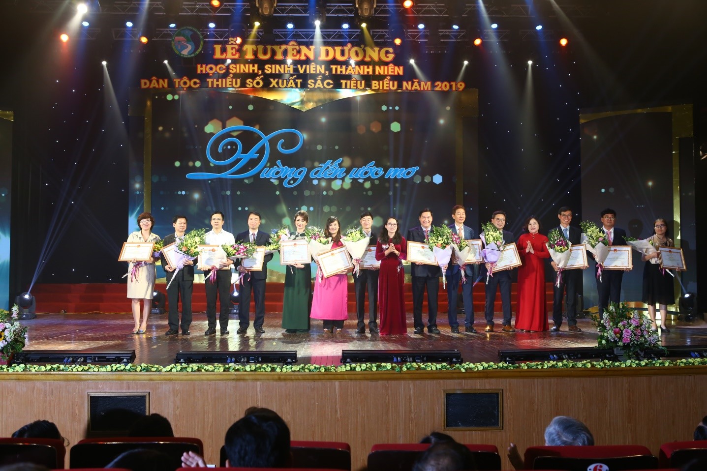 Taseco đồng hành, tài trợ tổ chức lễ tuyên dương học sinh, sinh viên, thanh niên dân tộc xuất sắc, được bộ trưởng, chủ nhiệm ủy ban dân tộc tặng bằng khen