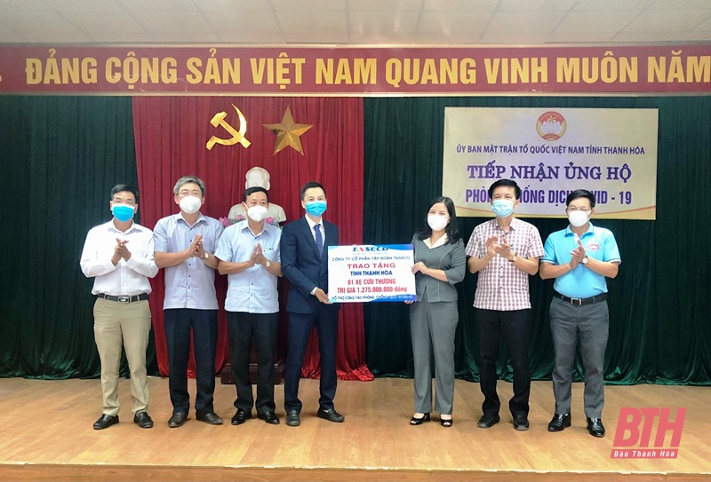 Công ty Cổ phần Tập đoàn Taseco tặng xe cứu thương cho tỉnh Thanh Hóa