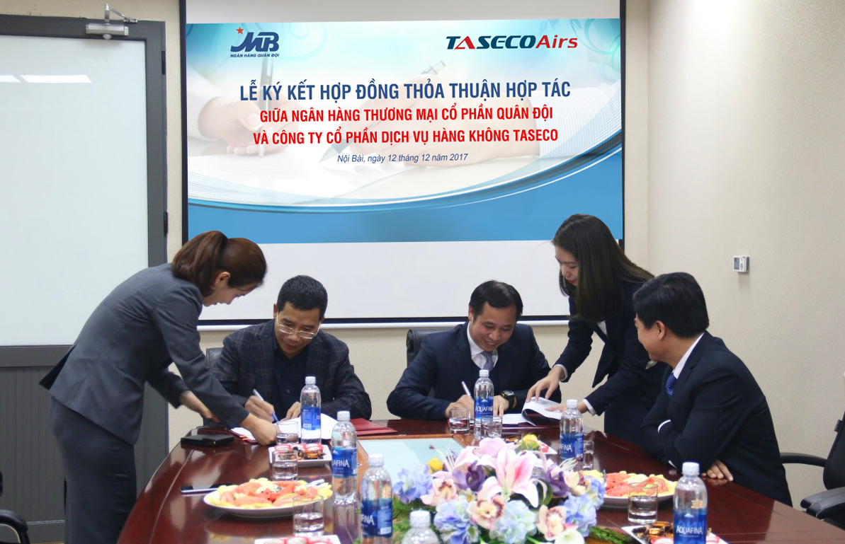 TASECO Airs - MB ký kết thỏa thuận hợp tác.