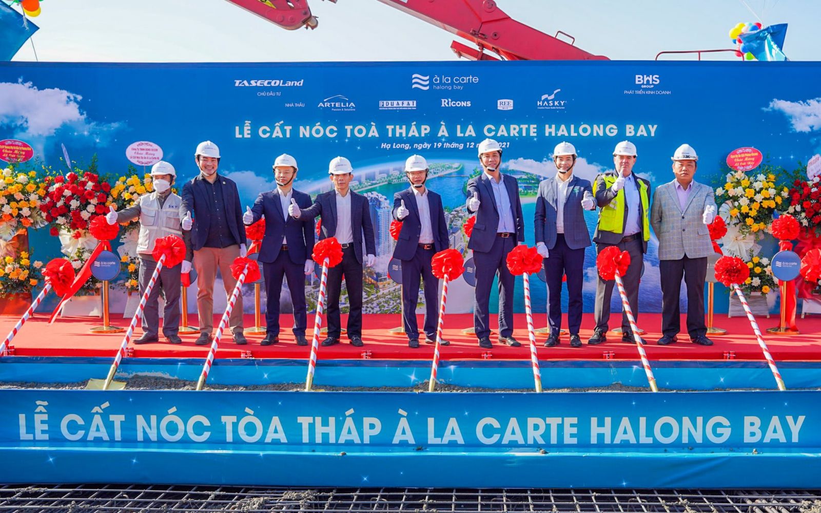 Lễ cất nóc tòa tháp khách sạn À La Carte Halong Bay